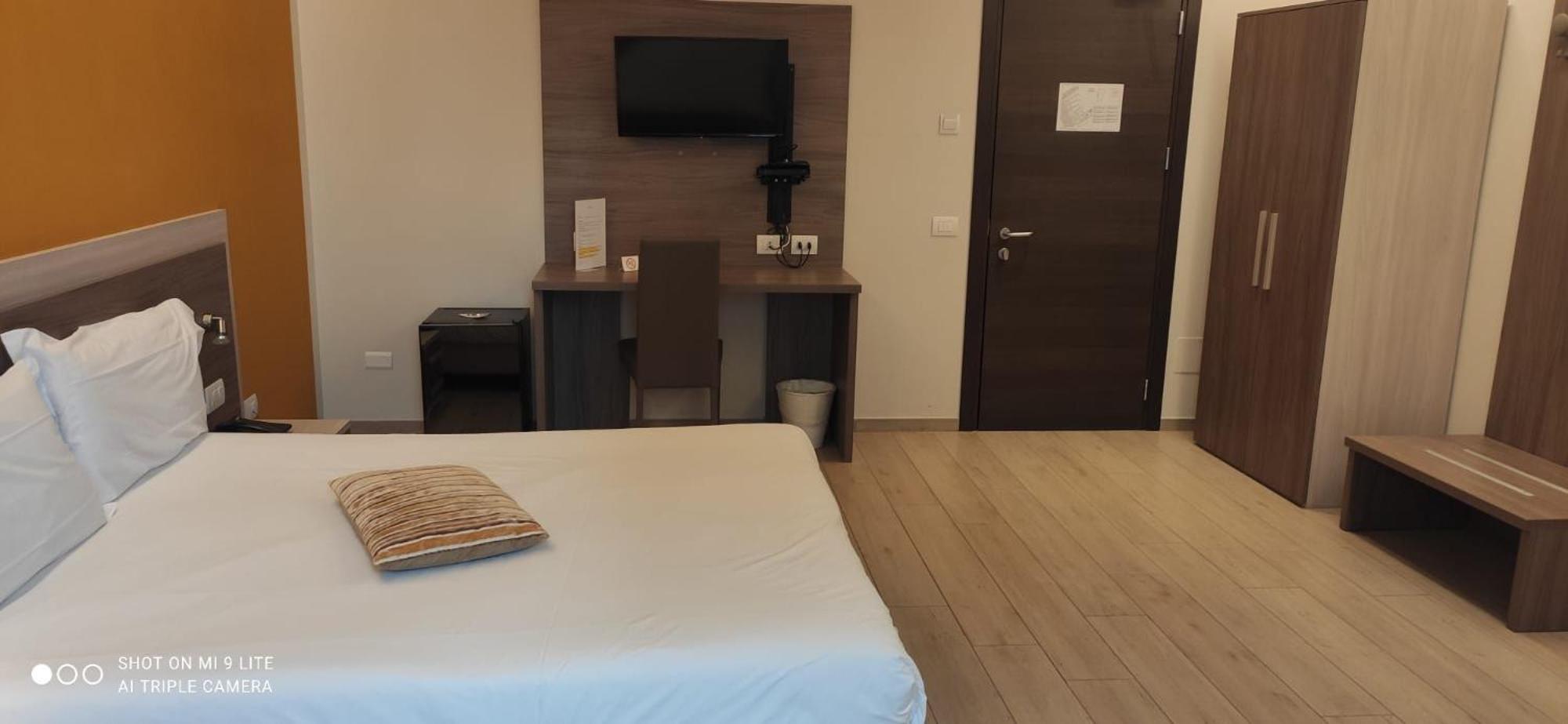 Palazzo Marignano Hotel Melegnano Extérieur photo