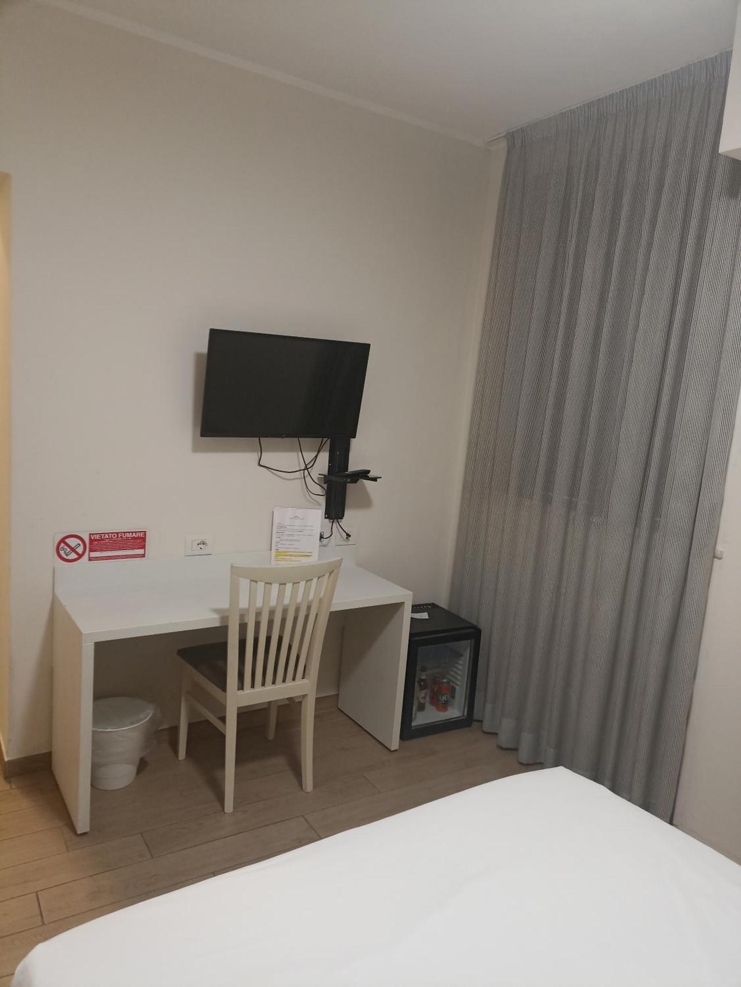Palazzo Marignano Hotel Melegnano Extérieur photo