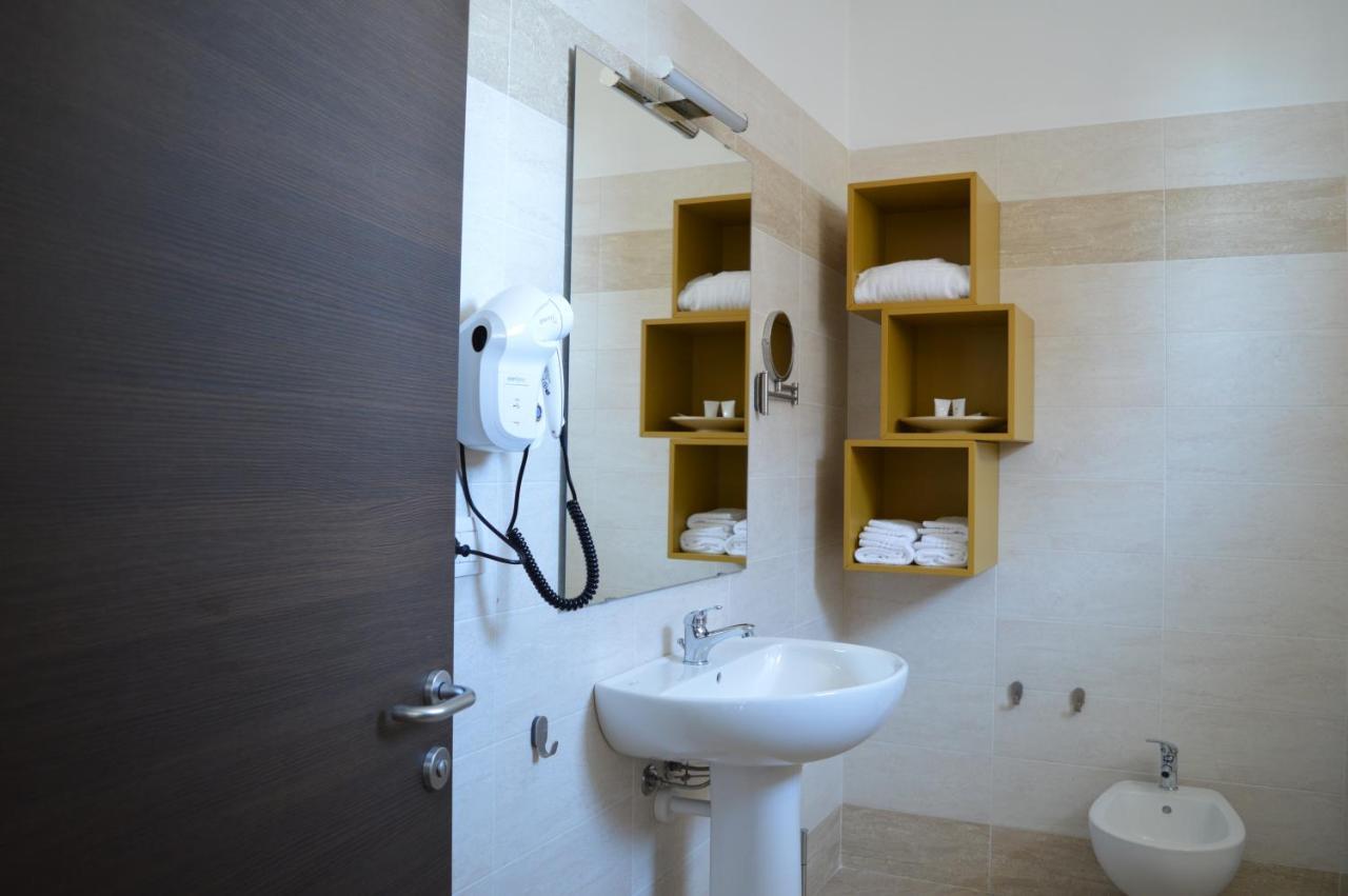 Palazzo Marignano Hotel Melegnano Extérieur photo